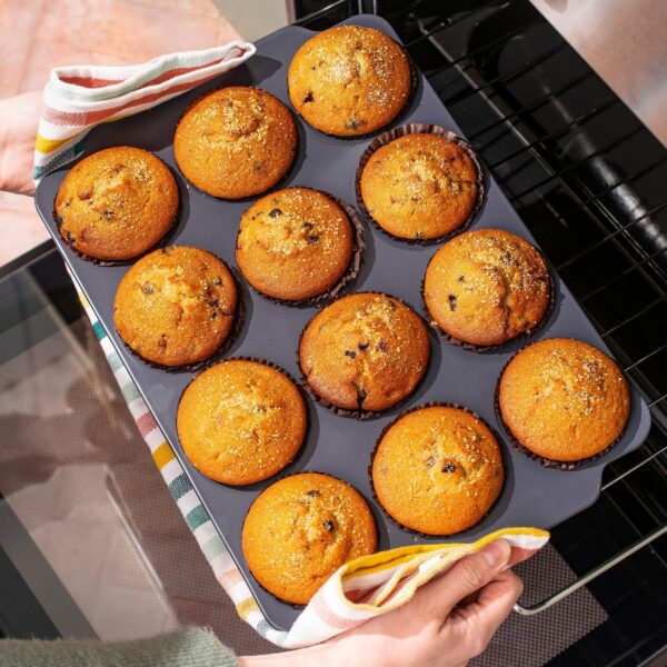 Scoville Ultra Lift 12 Cup Muffin Tray for Oven